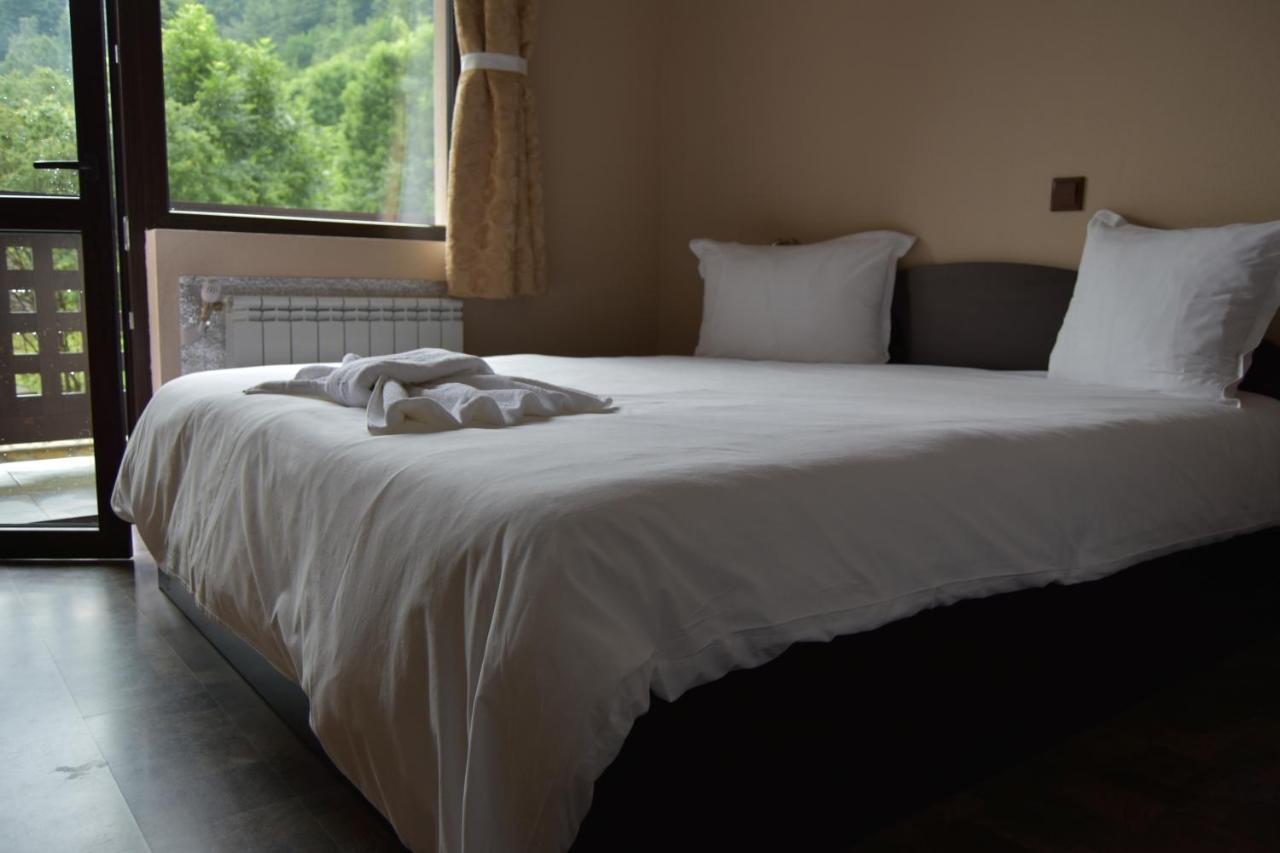 Family Hotel Balkana Apriltsi  Eksteriør billede